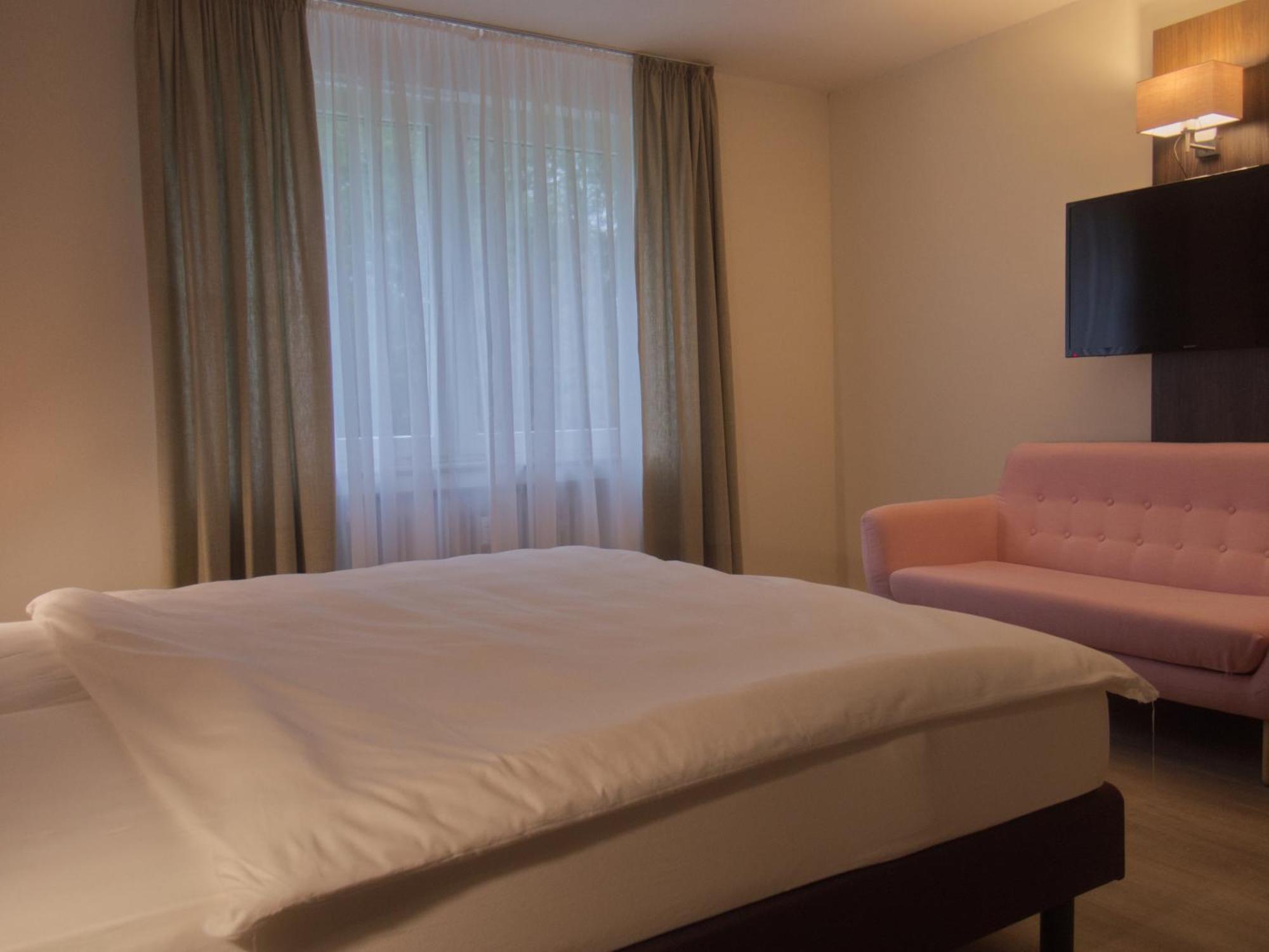 Hotel Faehrhaus Km734 Düsseldorf Oda fotoğraf