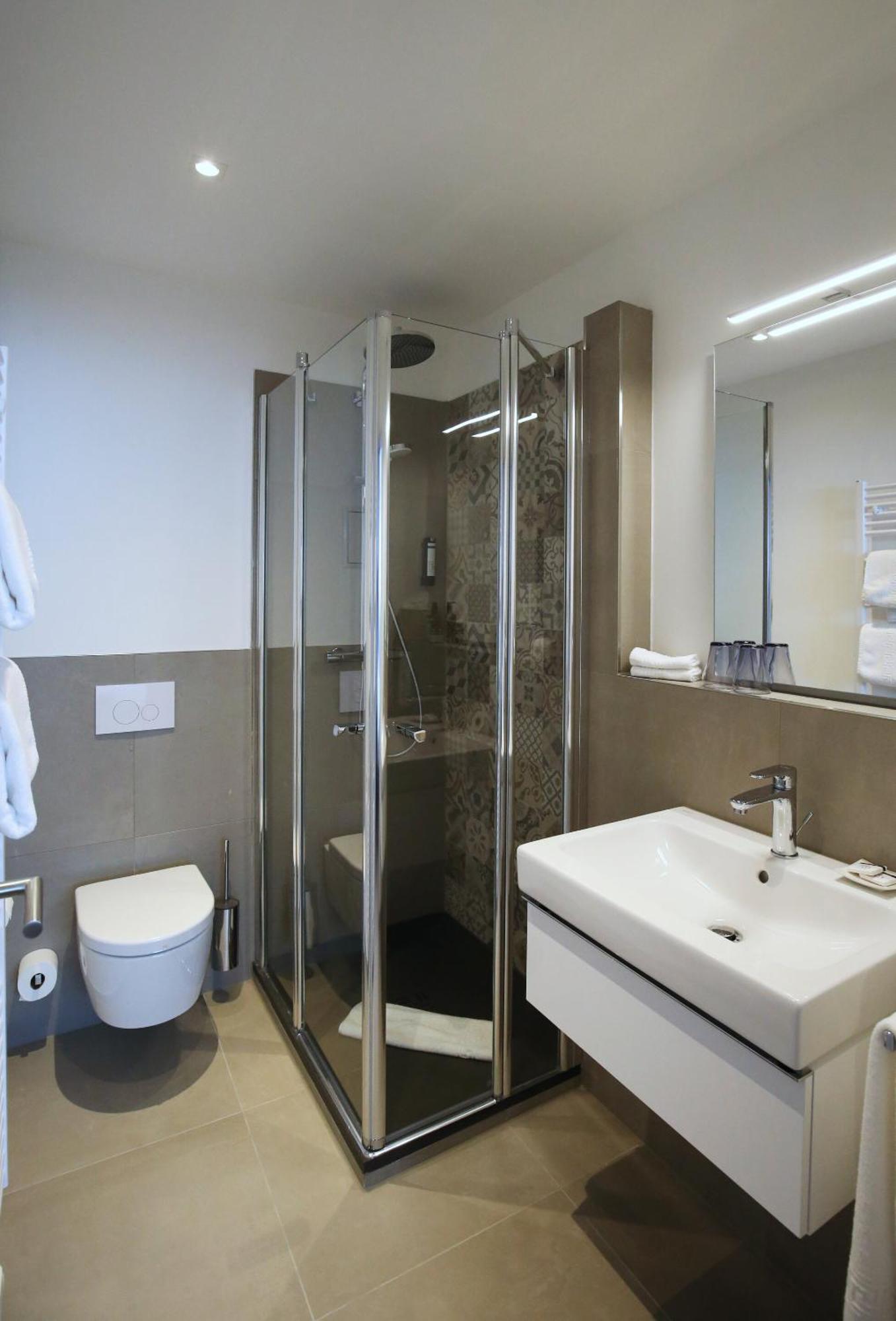 Hotel Faehrhaus Km734 Düsseldorf Oda fotoğraf