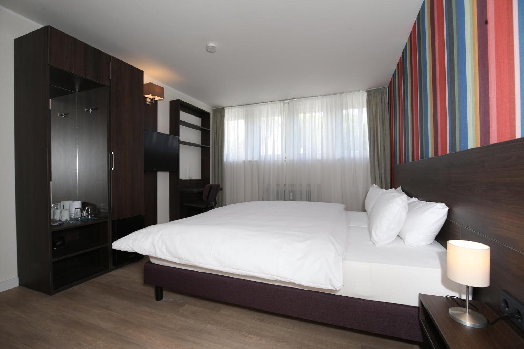 Hotel Faehrhaus Km734 Düsseldorf Oda fotoğraf